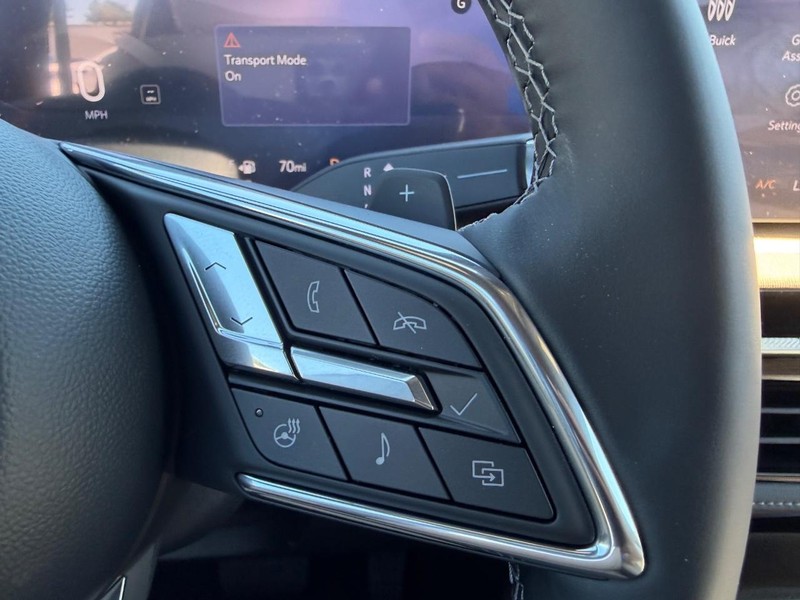 Buick Enclave Vehicle Full-screen Gallery Image 14