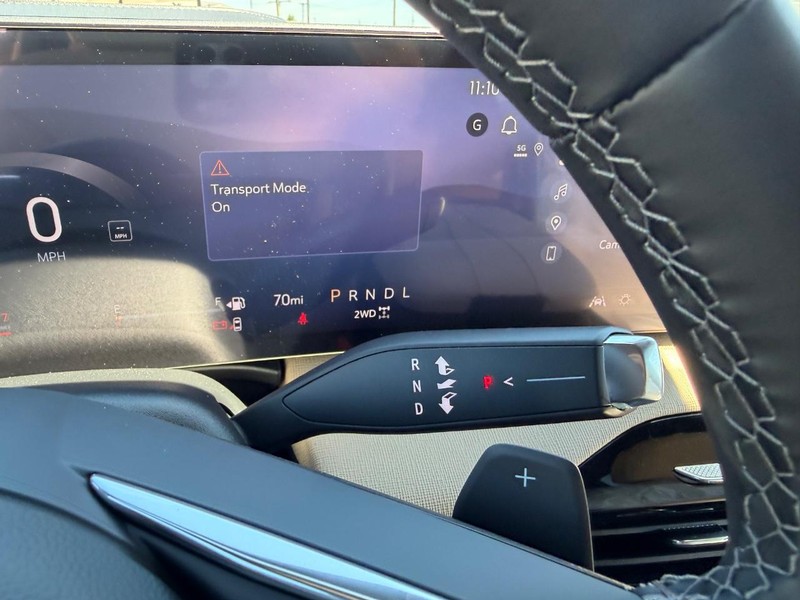 Buick Enclave Vehicle Full-screen Gallery Image 15