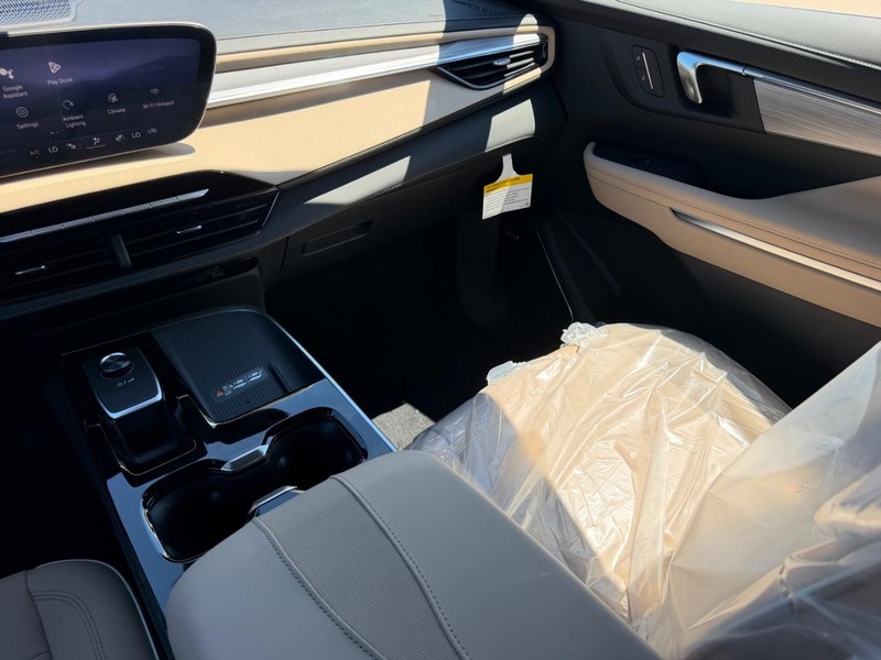 Buick Enclave Vehicle Full-screen Gallery Image 17