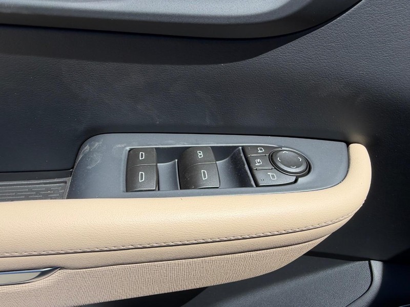 Buick Enclave Vehicle Full-screen Gallery Image 18