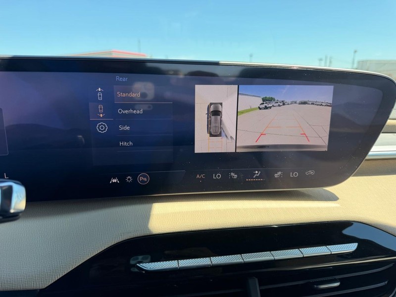 Buick Enclave Vehicle Full-screen Gallery Image 21