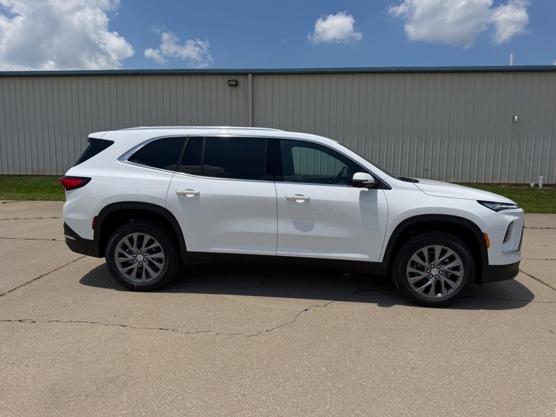 Buick Enclave Vehicle Full-screen Gallery Image 2