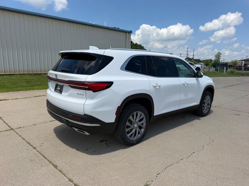 Buick Enclave Vehicle Full-screen Gallery Image 3