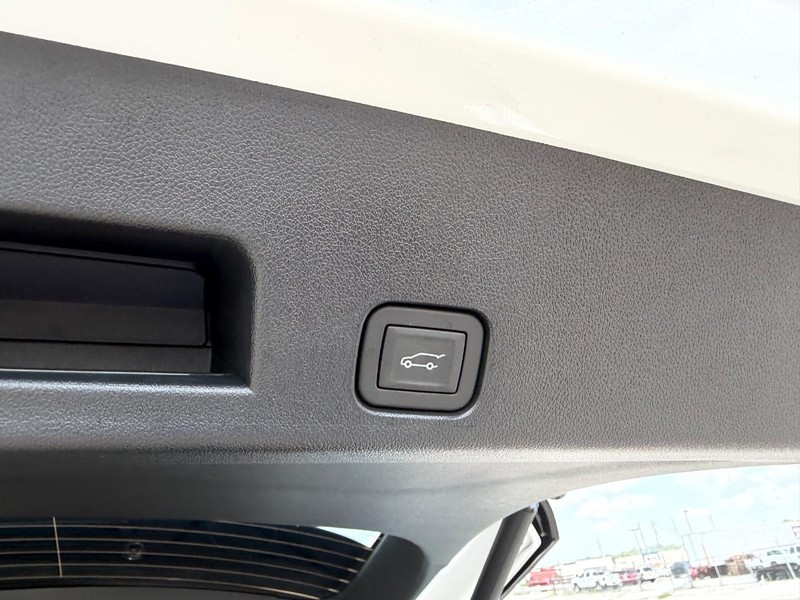 Buick Enclave Vehicle Full-screen Gallery Image 6