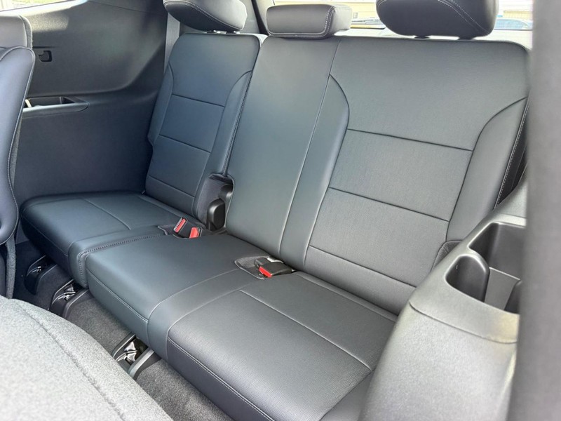 Buick Enclave Vehicle Full-screen Gallery Image 8