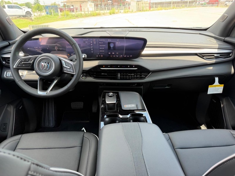 Buick Enclave Vehicle Full-screen Gallery Image 11