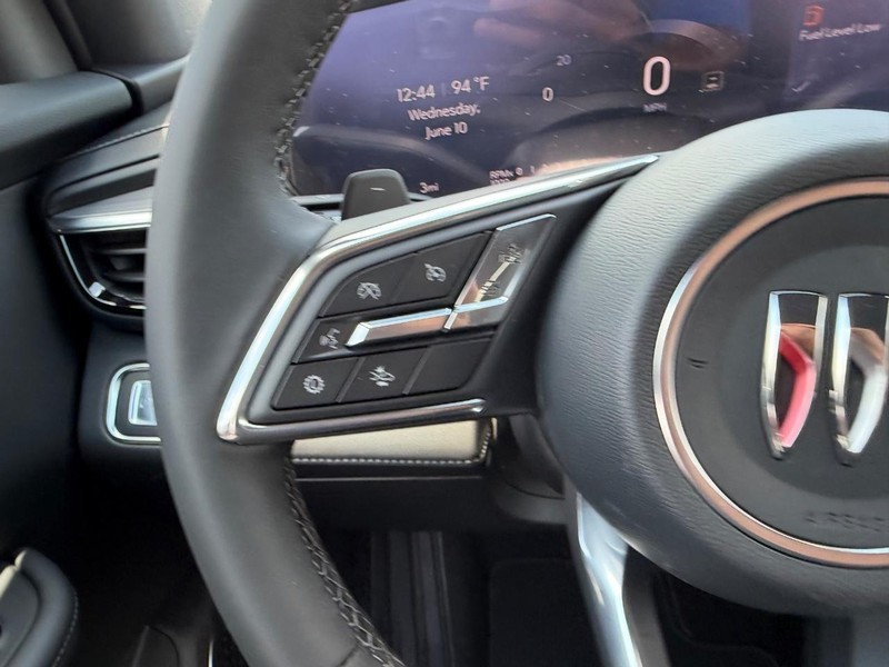 Buick Enclave Vehicle Full-screen Gallery Image 13