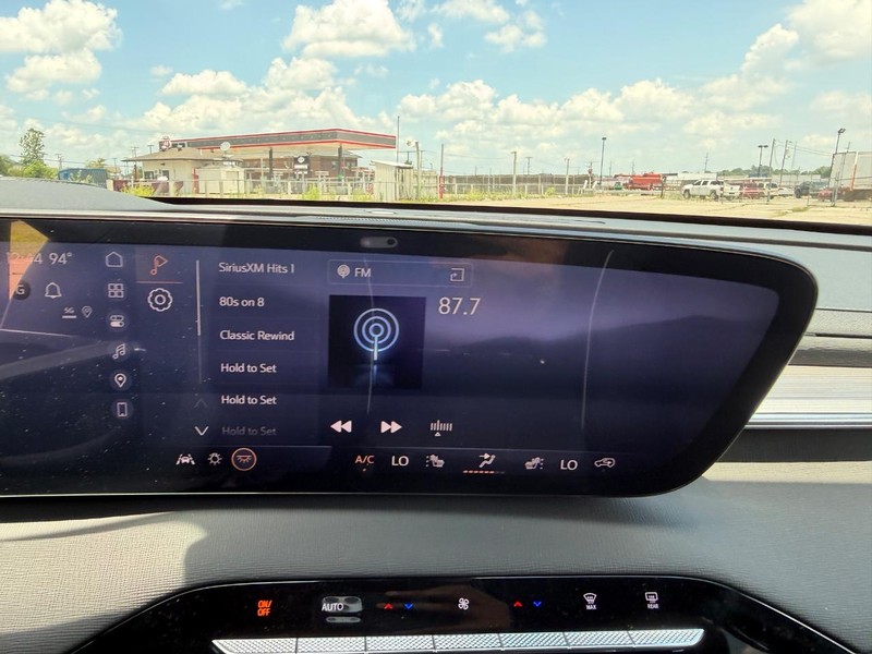 Buick Enclave Vehicle Full-screen Gallery Image 16