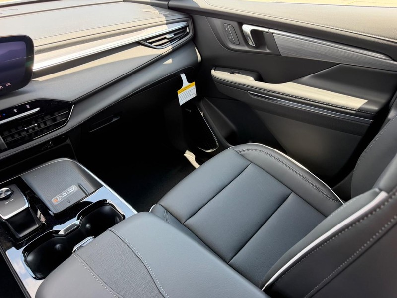 Buick Enclave Vehicle Full-screen Gallery Image 18