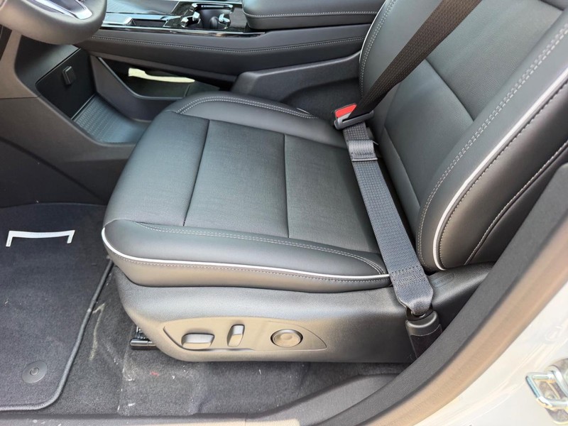 Buick Enclave Vehicle Full-screen Gallery Image 20