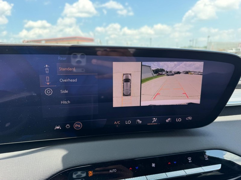 Buick Enclave Vehicle Full-screen Gallery Image 22