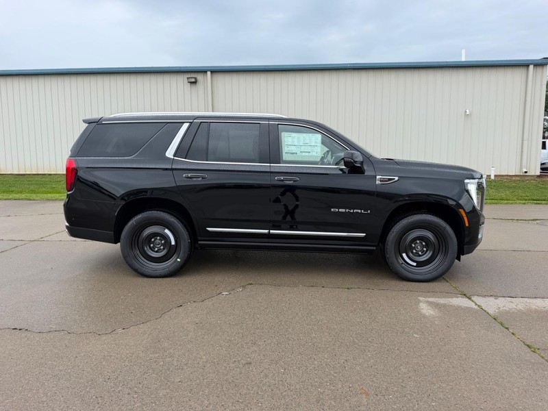 GMC Yukon Vehicle Full-screen Gallery Image 2