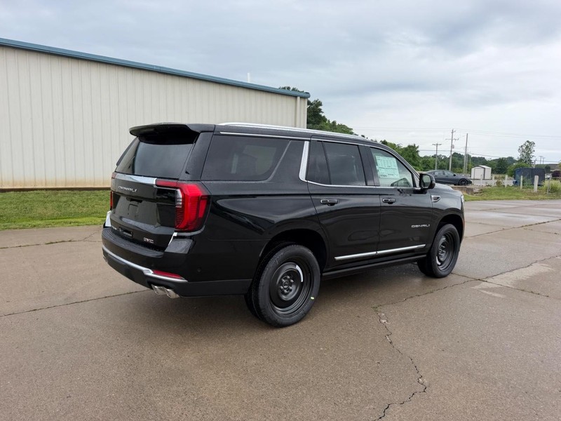 GMC Yukon Vehicle Full-screen Gallery Image 3