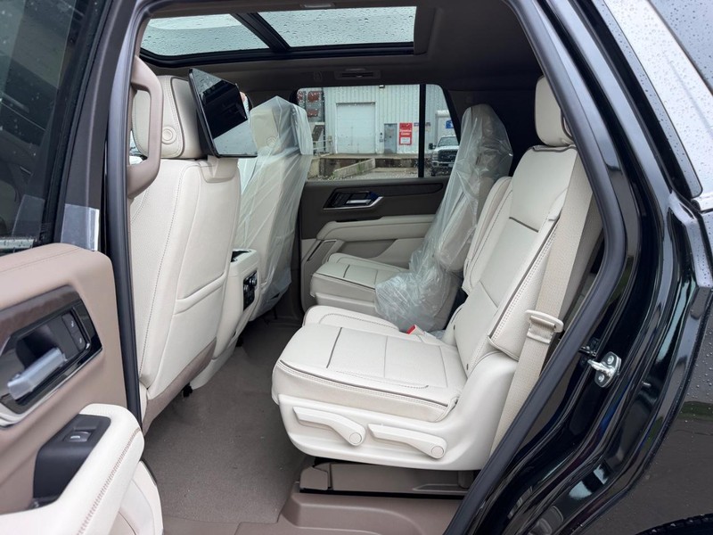 GMC Yukon Vehicle Full-screen Gallery Image 9