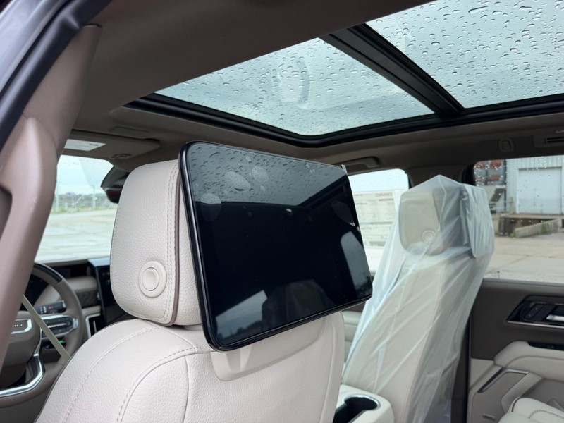 GMC Yukon Vehicle Full-screen Gallery Image 10