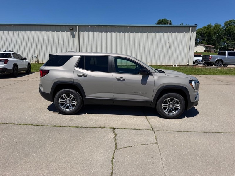 GMC Terrain Vehicle Full-screen Gallery Image 2