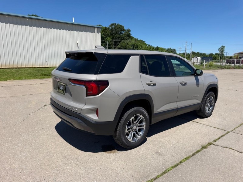GMC Terrain Vehicle Full-screen Gallery Image 3