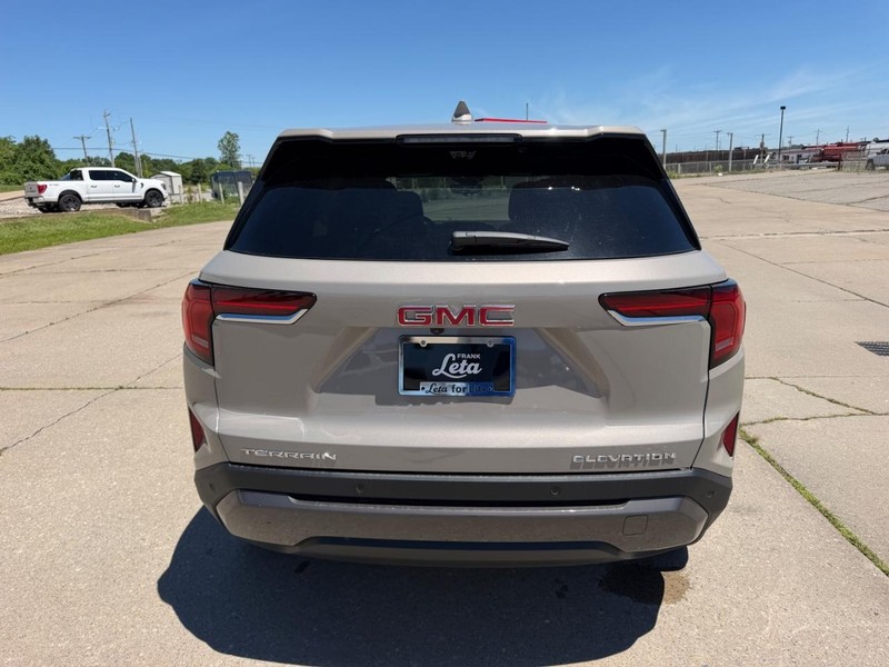 GMC Terrain Vehicle Full-screen Gallery Image 4