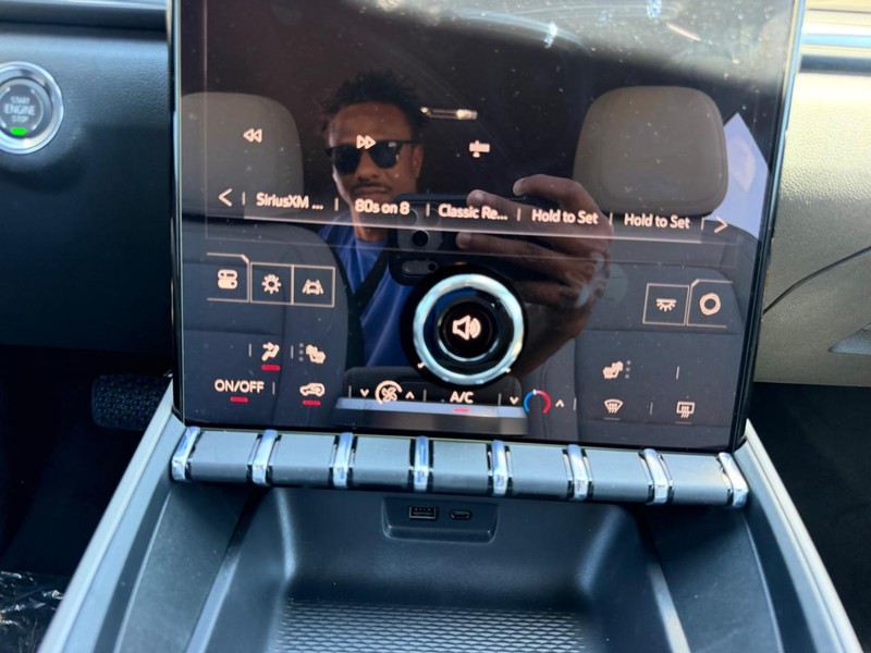 GMC Terrain Vehicle Full-screen Gallery Image 14