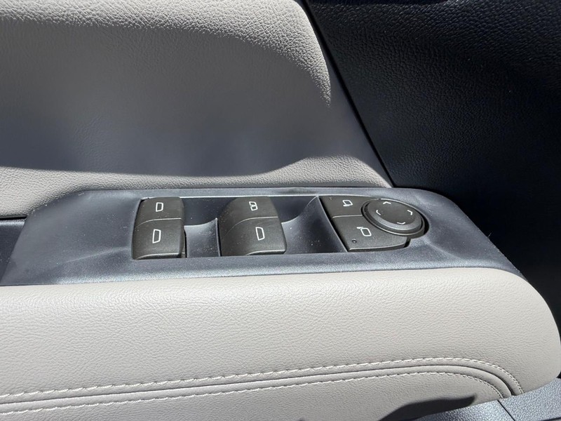 GMC Terrain Vehicle Full-screen Gallery Image 16