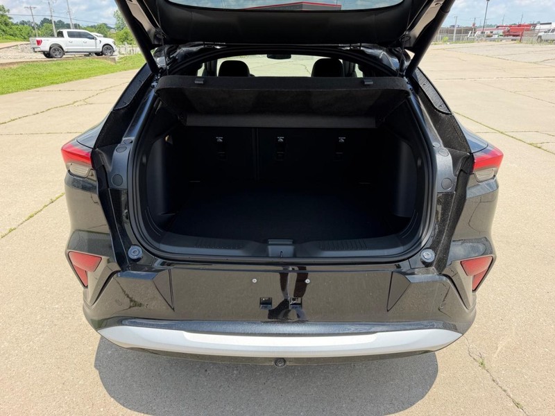 Buick Envista Vehicle Full-screen Gallery Image 5