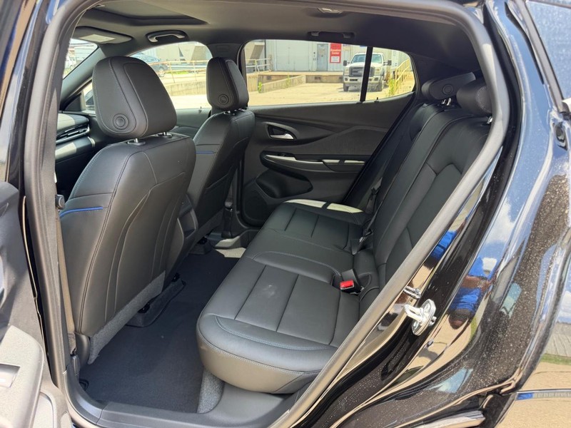 Buick Envista Vehicle Full-screen Gallery Image 8