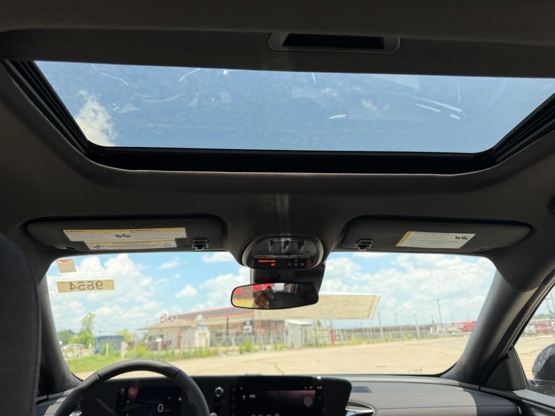 Buick Envista Vehicle Full-screen Gallery Image 9