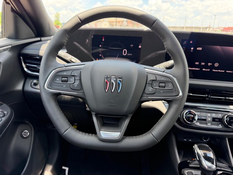 Buick Envista Vehicle Full-screen Gallery Image 11