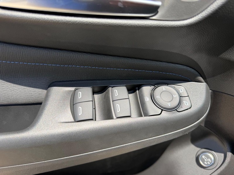 Buick Envista Vehicle Full-screen Gallery Image 18