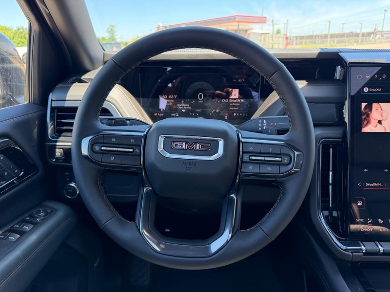 GMC Yukon XL Vehicle Full-screen Gallery Image 13