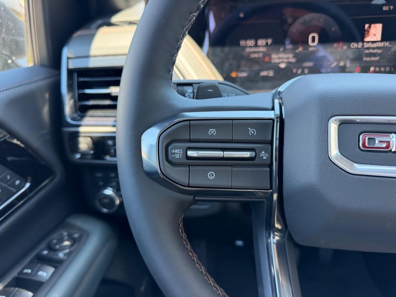 GMC Yukon XL Vehicle Full-screen Gallery Image 14