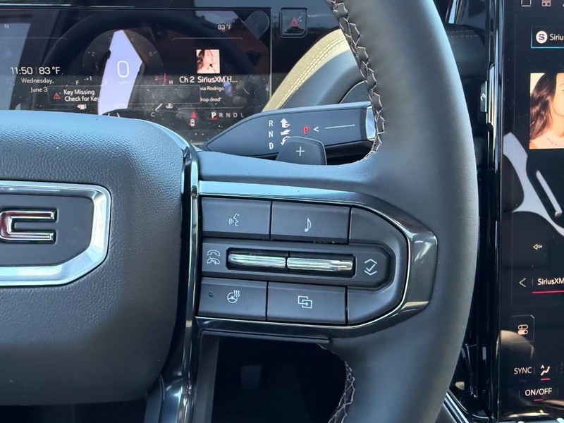 GMC Yukon XL Vehicle Full-screen Gallery Image 15