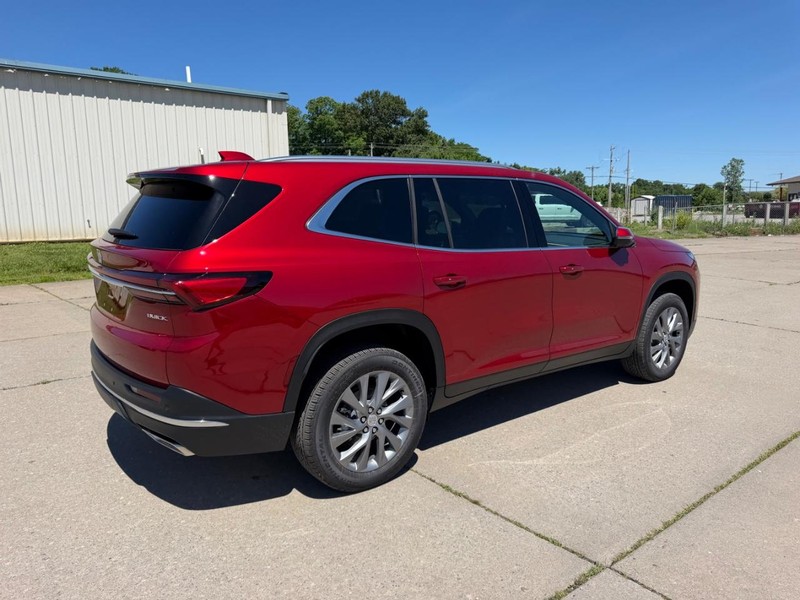 Buick Enclave Vehicle Full-screen Gallery Image 3