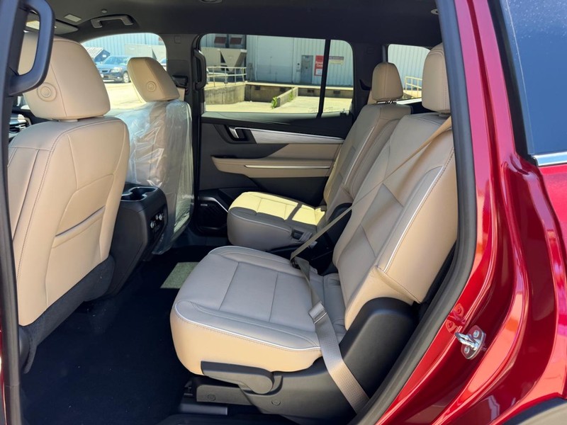 Buick Enclave Vehicle Full-screen Gallery Image 9