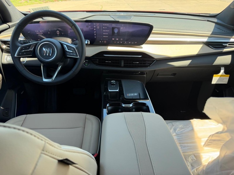 Buick Enclave Vehicle Full-screen Gallery Image 11