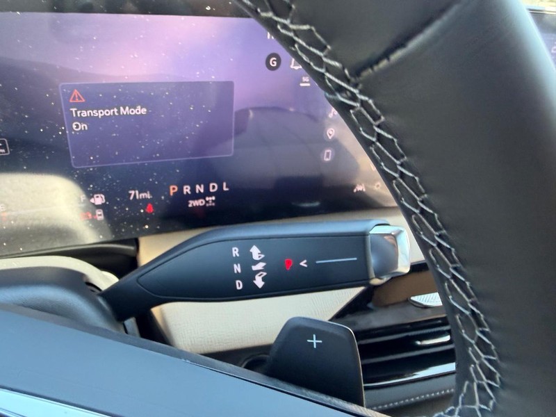 Buick Enclave Vehicle Full-screen Gallery Image 15