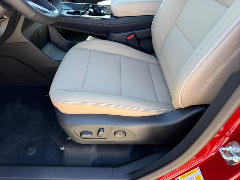 Buick Enclave Vehicle Full-screen Gallery Image 19