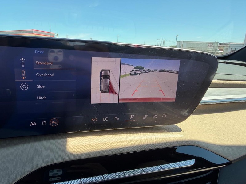 Buick Enclave Vehicle Full-screen Gallery Image 21
