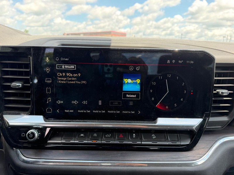 GMC Sierra 1500 Vehicle Full-screen Gallery Image 13