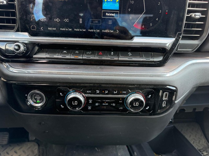 GMC Sierra 1500 Vehicle Full-screen Gallery Image 14