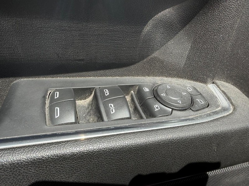 GMC Sierra 1500 Vehicle Full-screen Gallery Image 16