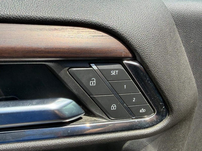 GMC Sierra 1500 Vehicle Full-screen Gallery Image 17