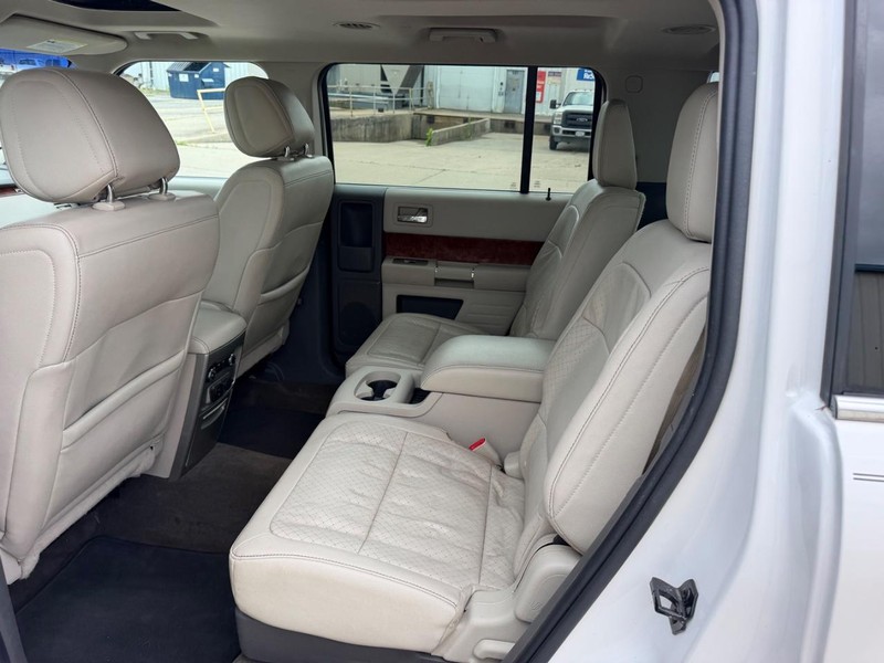 Ford Flex Vehicle Full-screen Gallery Image 9