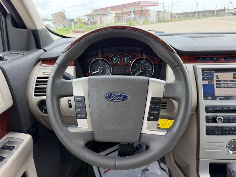 Ford Flex Vehicle Full-screen Gallery Image 13