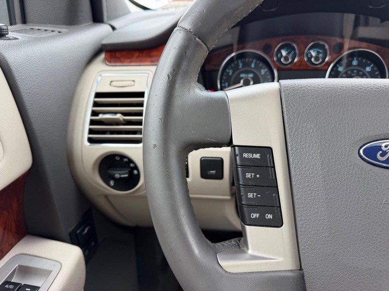 Ford Flex Vehicle Full-screen Gallery Image 14
