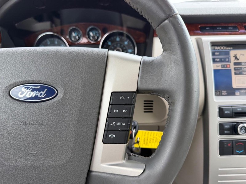 Ford Flex Vehicle Full-screen Gallery Image 15
