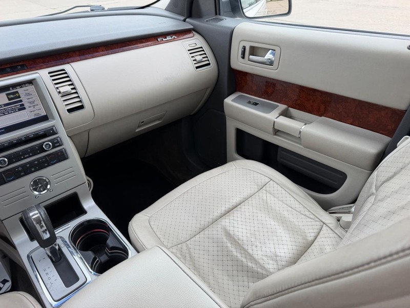 Ford Flex Vehicle Full-screen Gallery Image 21