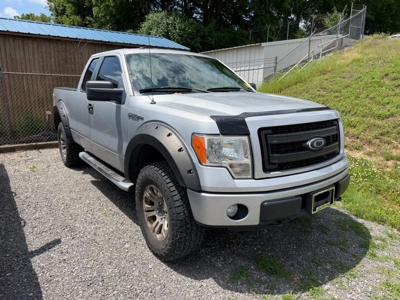 Ford F-150 Vehicle Full-screen Gallery Image 2