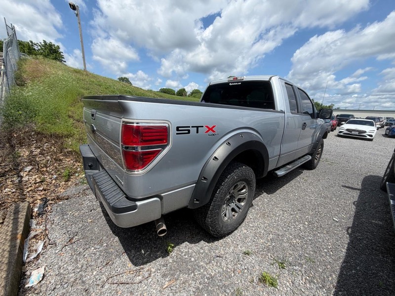 Ford F-150 Vehicle Full-screen Gallery Image 3