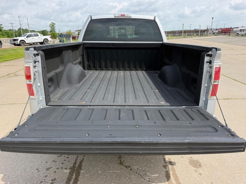 Ford F-150 Vehicle Full-screen Gallery Image 5